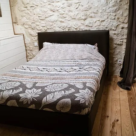 Gite En Perigord Pourpre Spa *** 펜션 *